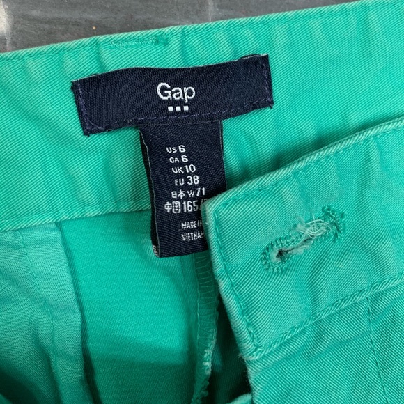 Khaki shorts - Picture 3 of 3